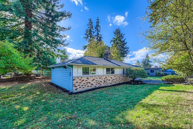 Primary Photo - Fully-Remodeled 3 Bed 1 Bath Mountlake Ter...