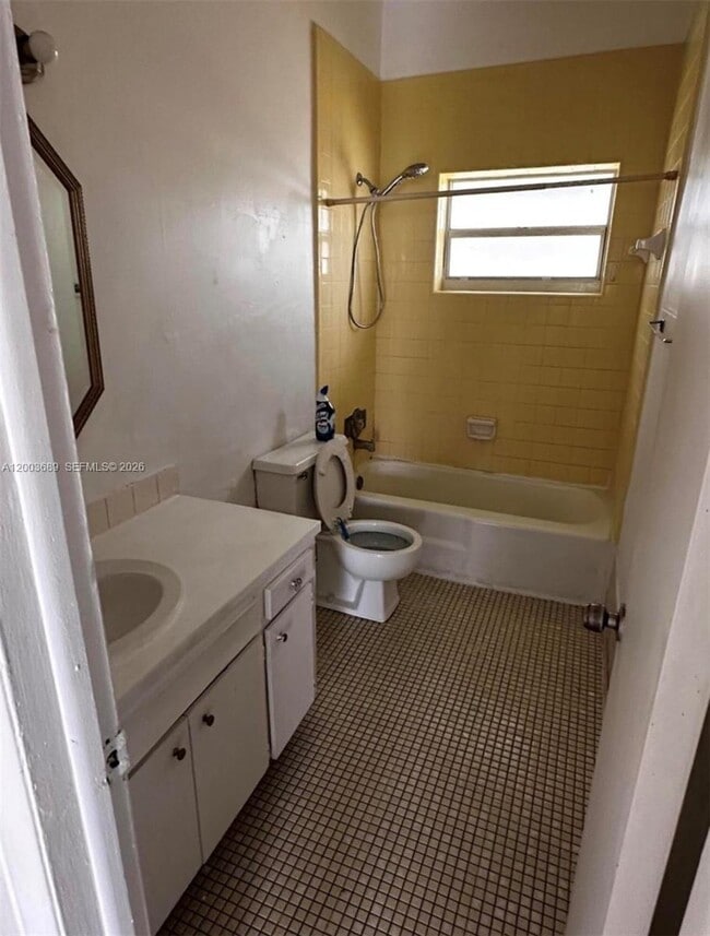 Building Photo - 911 NE 5th Ave