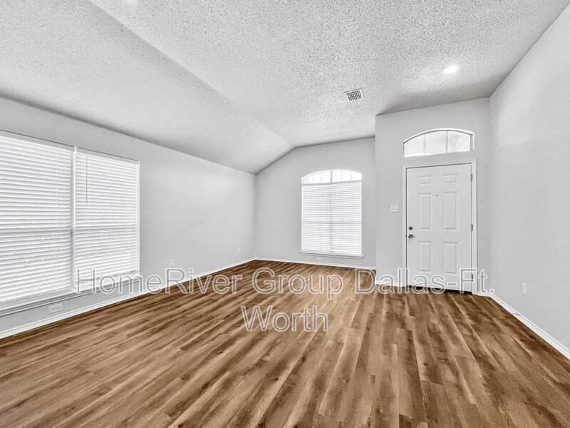Building Photo - 3318 Lochwood Dr