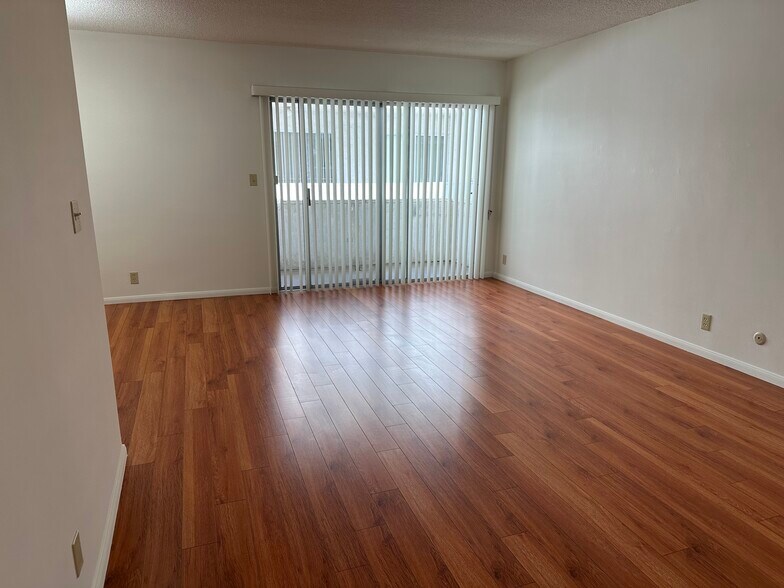 Primary Photo - 1411 N Poinsettia Pl