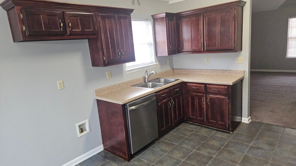 Building Photo - 8382 Regal Bend Dr