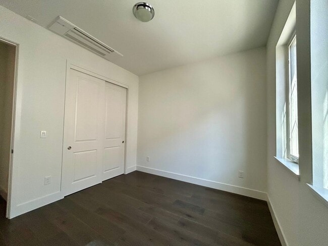Building Photo - Brand new townhouse, 3 bed / 3 bath, 2 car...