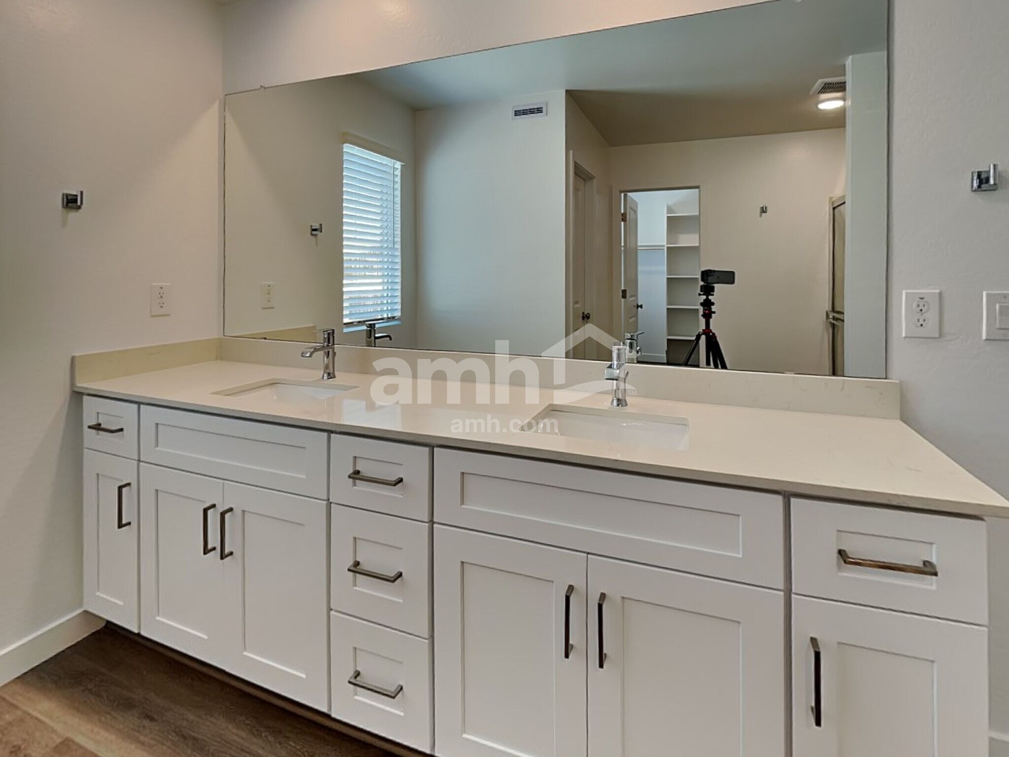 Building Photo - 9717 W Luxton Ln