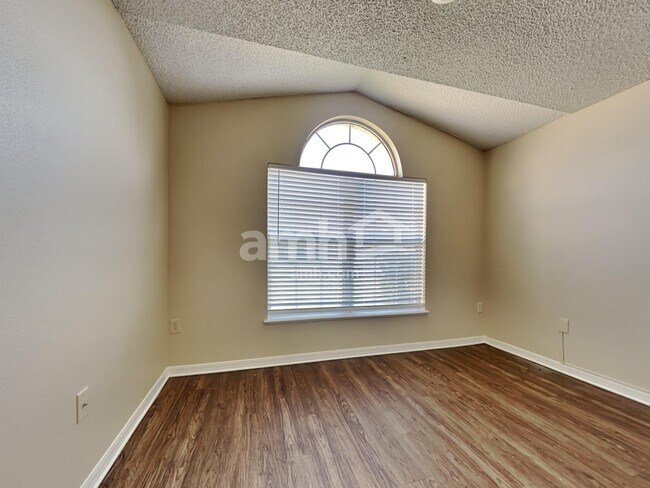 Building Photo - 1367 Oden Ct