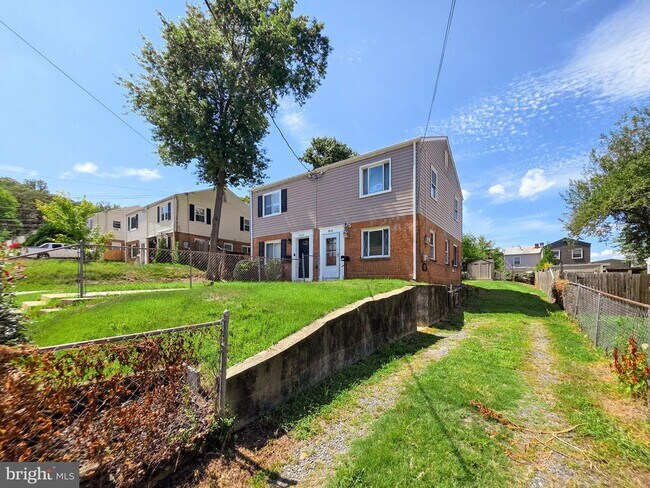 Building Photo - 5818 Fifer Dr