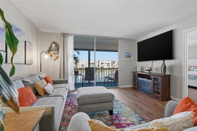 Building Photo - 7540 Bay Island Dr S