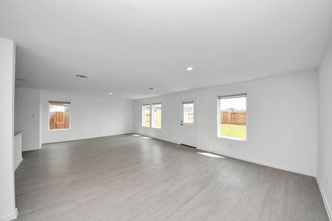 Building Photo - 3012 Sunrise Dr
