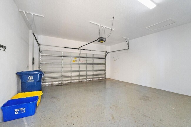 Building Photo - 150 Lismore Ln