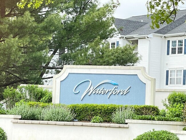 Building Photo - 434 Waterford Dr
