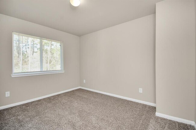 Building Photo - 2260 Raider Dr