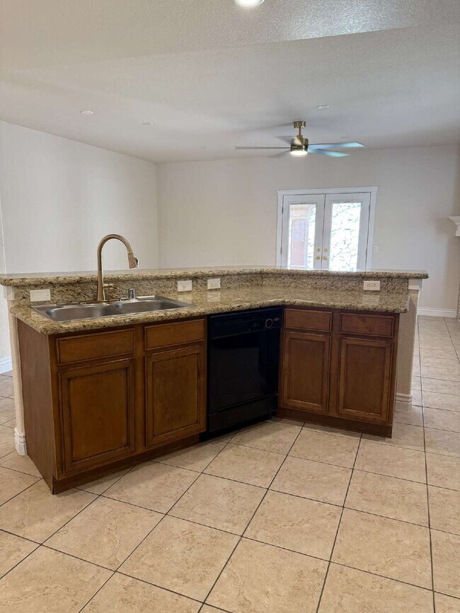 Building Photo - "Spacious 4-Bedroom Oasis with Granite Kit...