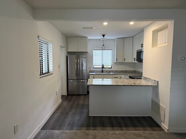 Building Photo - 1208 Crescent St