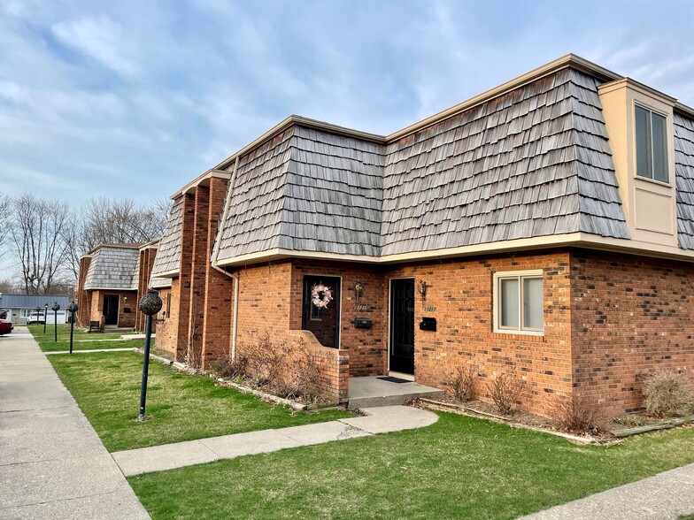 Primary Photo - HIGHLAND NORTH TOWNHOUSES