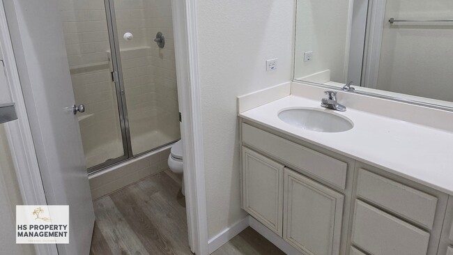 Building Photo - 425 S Meadowbrook Dr