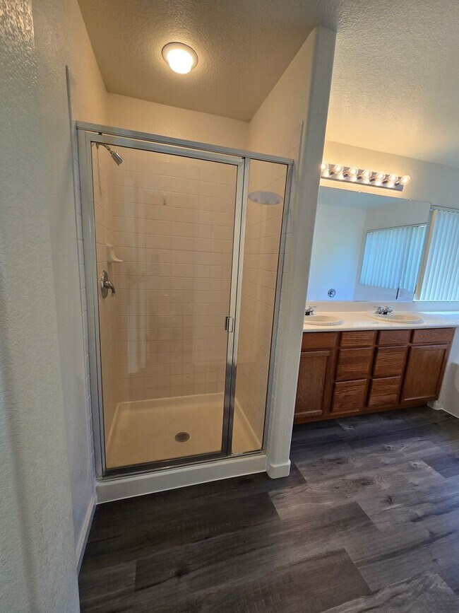 Building Photo - A Fabulous 3 Bedroom Home in Seven Hills