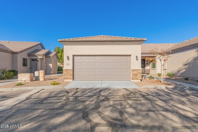 Building Photo - 846 N Pueblo Dr