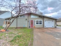 Building Photo - 3 Bedroom Available in Broken Arrow School...