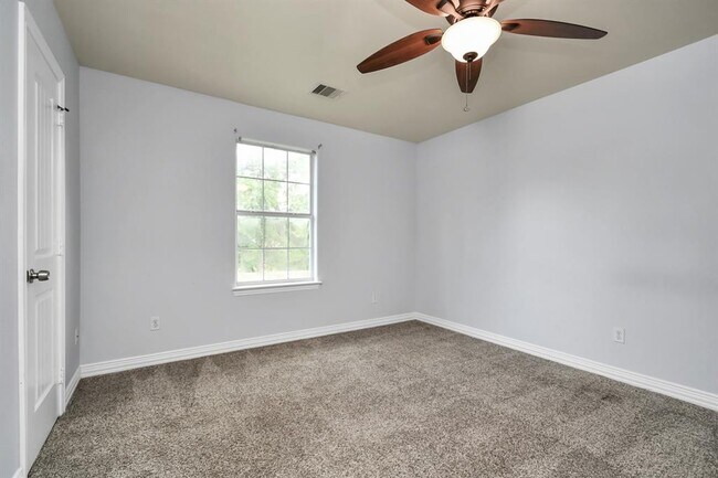 Building Photo - 10022 Raymondville Rd