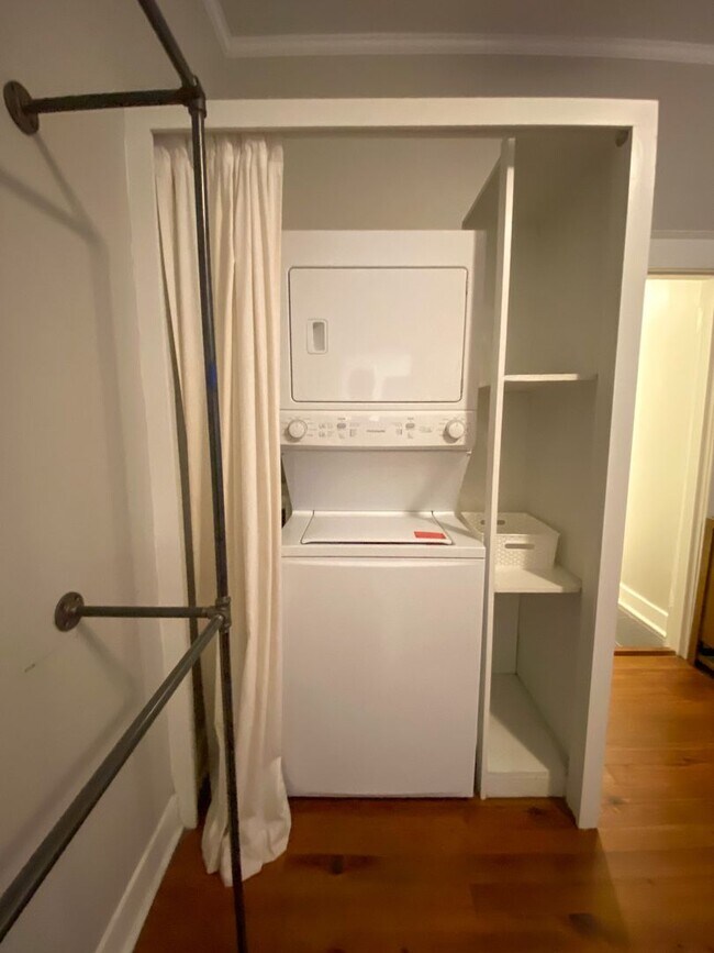 Building Photo - Updated 1 Bedroom in Cooper Young!!