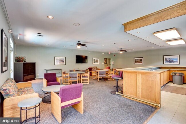 Building Photo - 8326 Darlington St