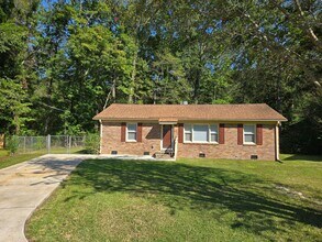Building Photo - Renovated Brick home on cul de sac in Goos...