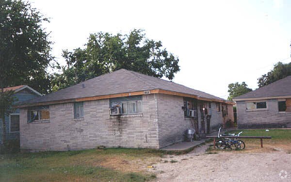 Building Photo - Phlox Willow Apartments