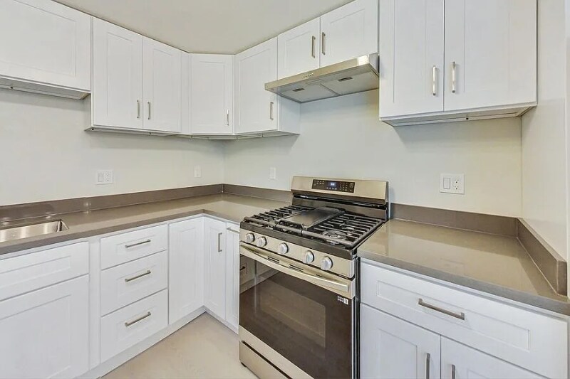 Building Photo - 829 Warfield Ave