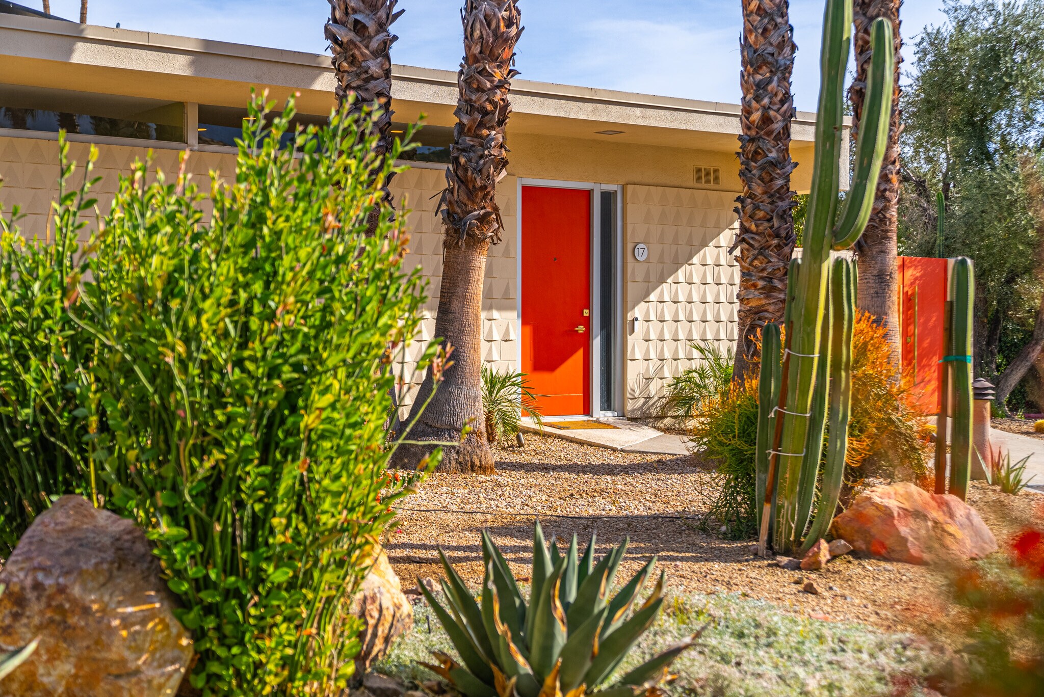 Building Photo - 17 Desert Lakes Dr