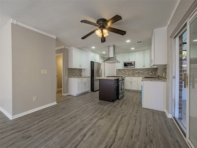 Building Photo - 2722 Carmel Woods Dr