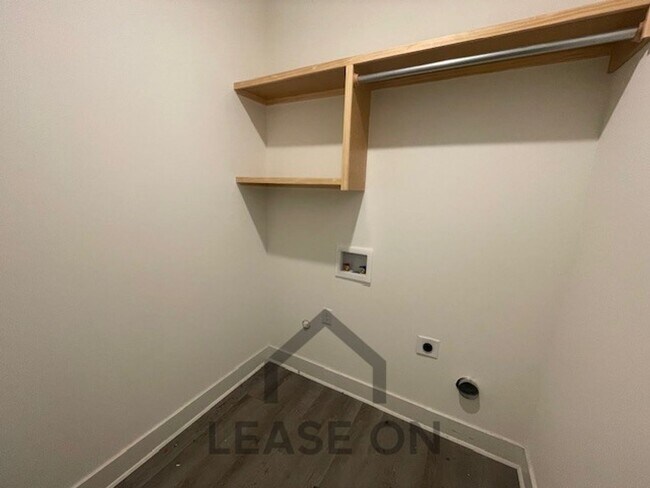 Building Photo - 1753/55 Hickory