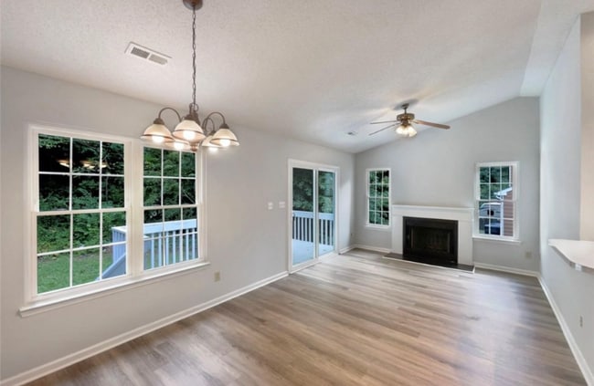 Building Photo - 948 E Savannah Dr
