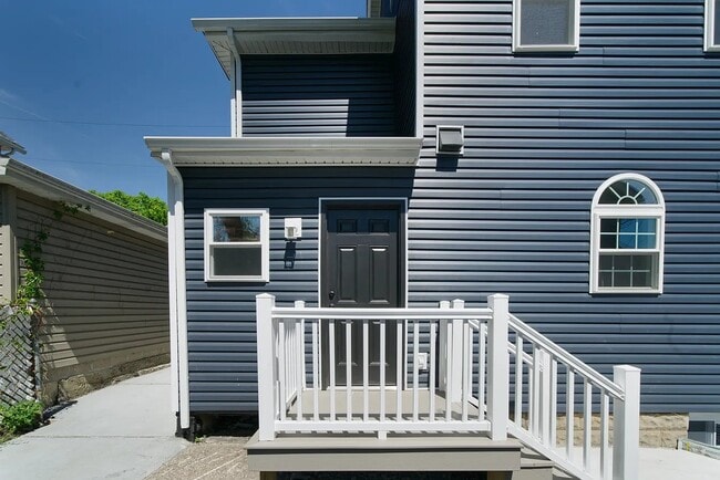 Building Photo - 308-310 Peach St