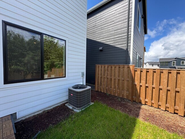 Building Photo - Modern and Immaculate 4-Bedroom Bethany Home with Designer Finishes and Fenced Yard