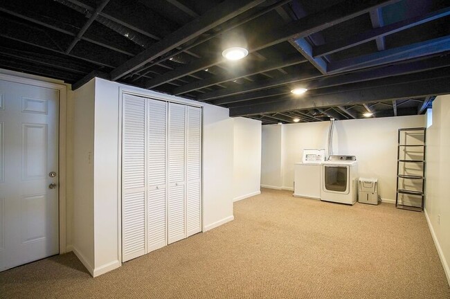 Building Photo - 29 Crown St