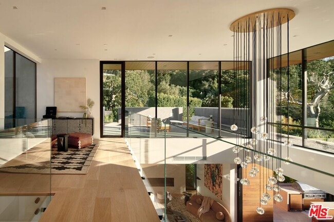 Building Photo - 10901 Chalon Rd