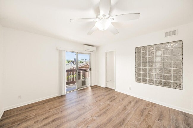 Building Photo - Fabulous University Heights location!