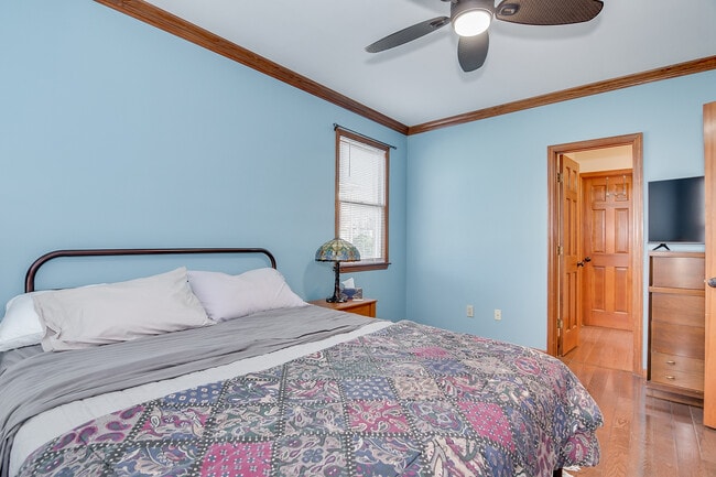 Building Photo - 4117 Knollcrest Cir N