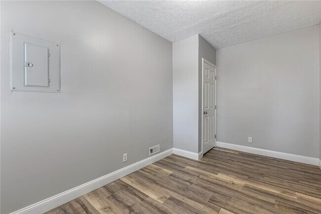 Building Photo - 539 S Monroe St