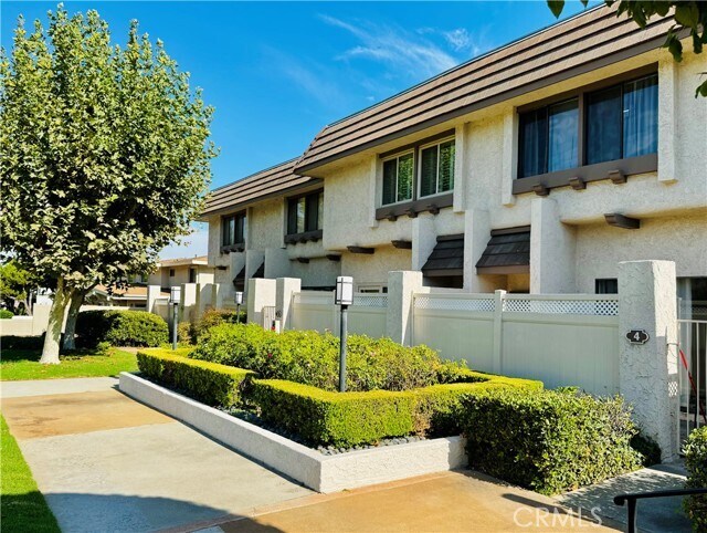 Building Photo - 848 W Huntington Dr