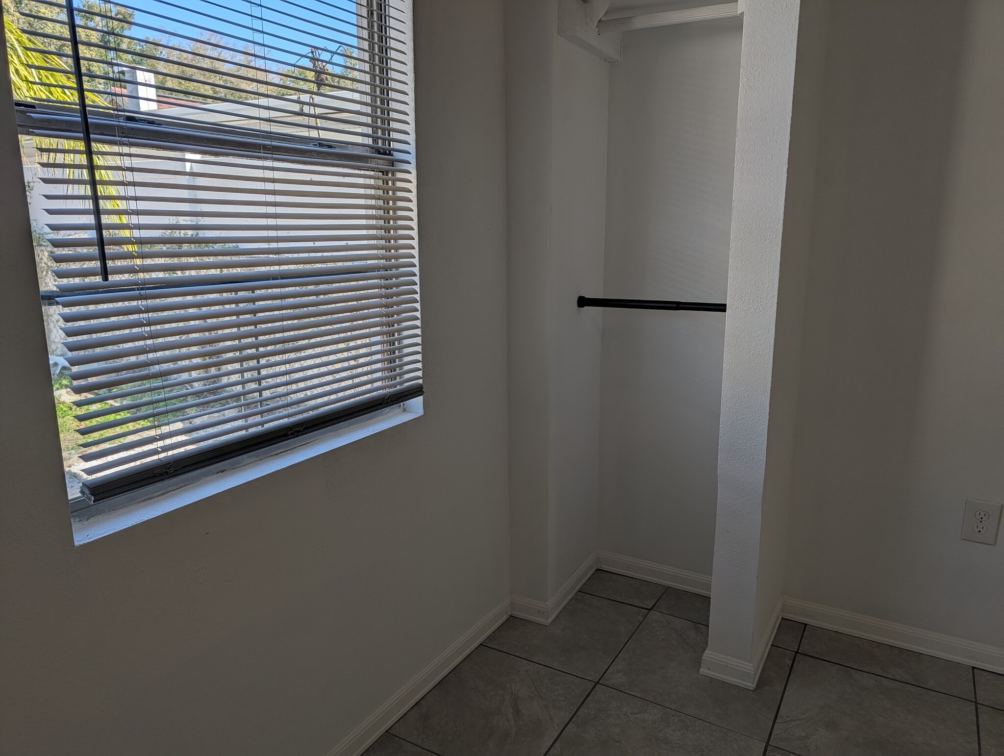 Building Photo - 1901 E Noel St