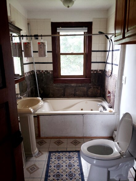 Primary Photo - 2474 Lincoln Ave