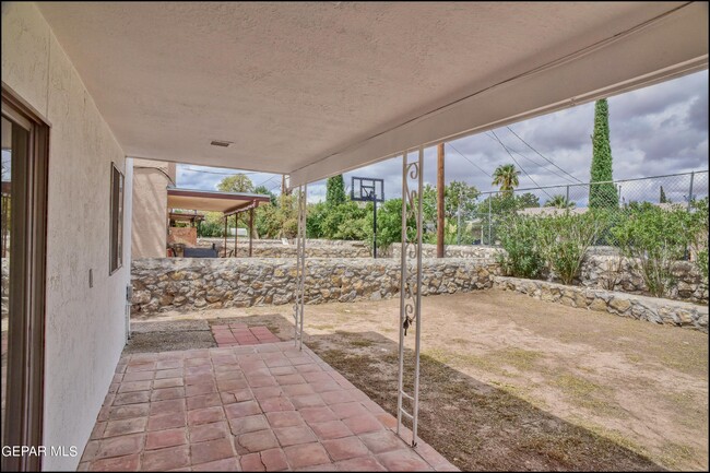 Building Photo - 10415 Ashwood Dr