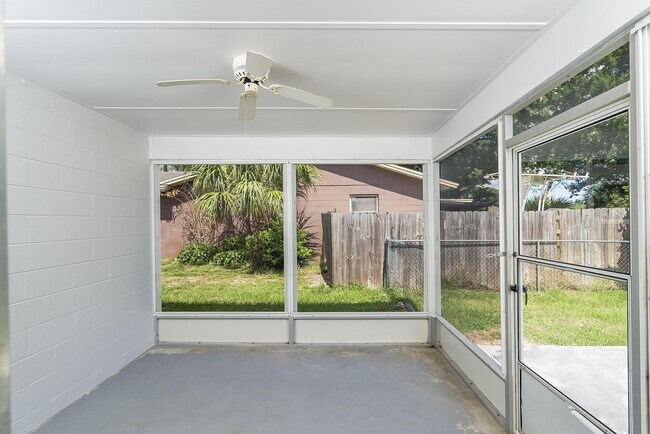 Building Photo - 1040 Dorado Dr