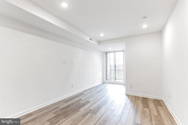 Building Photo - 5801 Ridge Ave