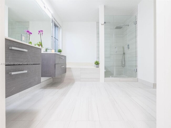 Building Photo - 801 Tanglewood Cir