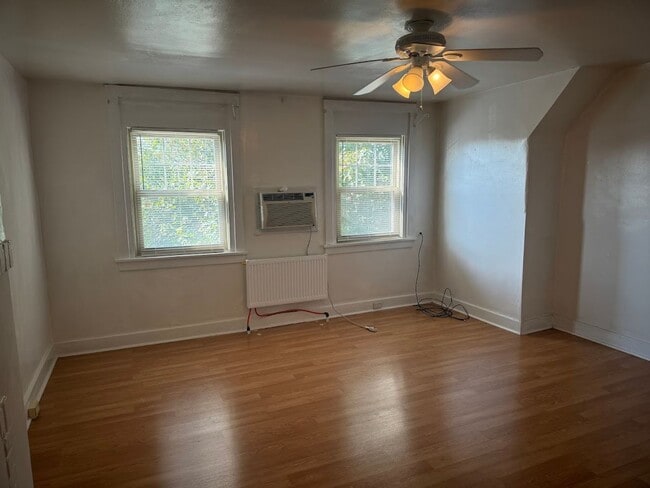 Building Photo - Updated Highland Park Townhome!