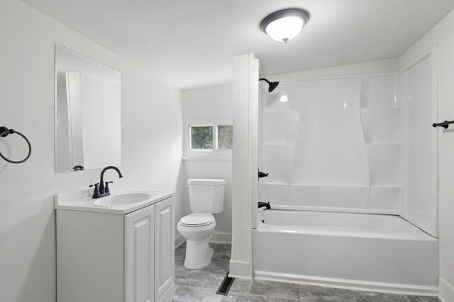 Building Photo - Coming Soon! Bright and Cozy 2 Bedroom, 1 ...
