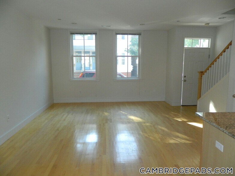 Building Photo - 110 Second St