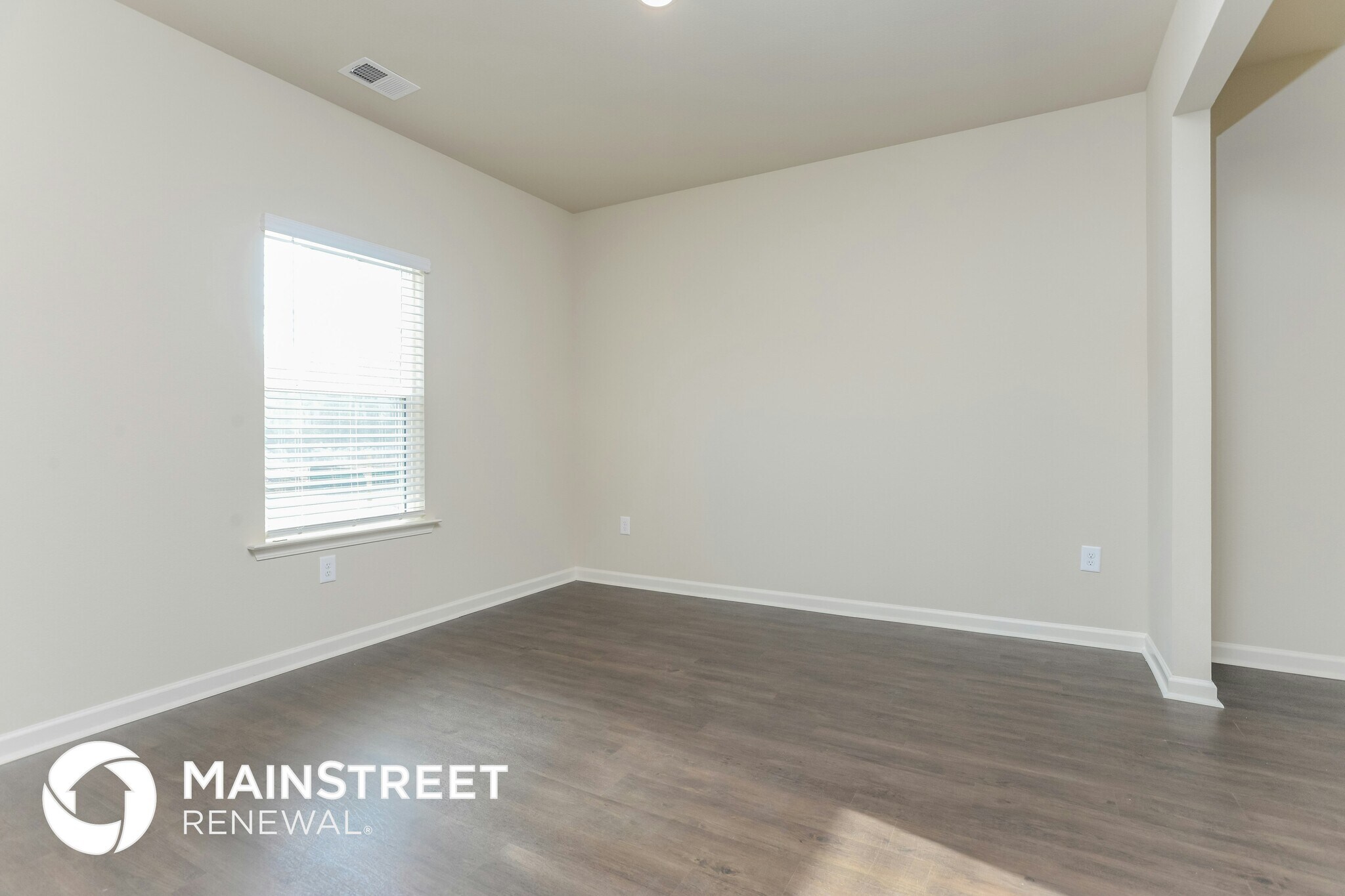 Building Photo - 555 Clover Cir