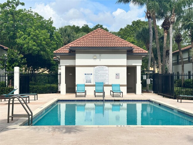 Building Photo - 650 S Park Rd